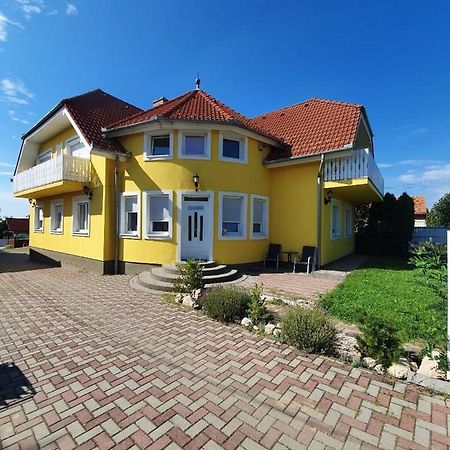Arielle Panzio Hotel Zalaegerszeg Buitenkant foto